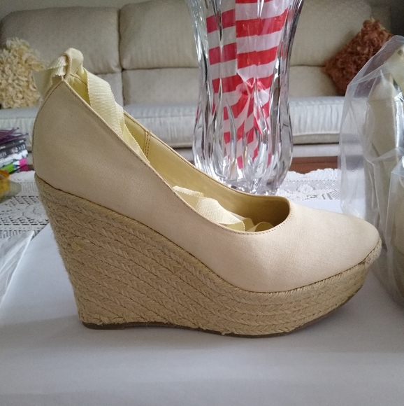 Delicious Shoes - Picture 2 of 5